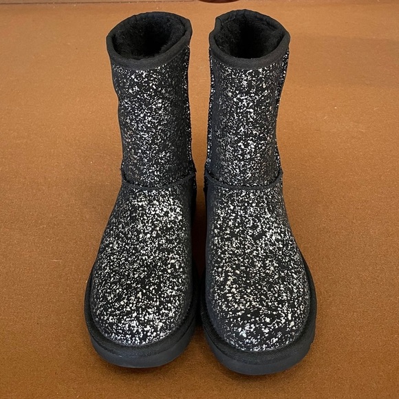 UGG Classic Short II Foil Glam Boot - Picture 3 of 7